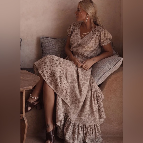 Spell Lioness Cap Sleeve Blouse - Picture 4 of 16